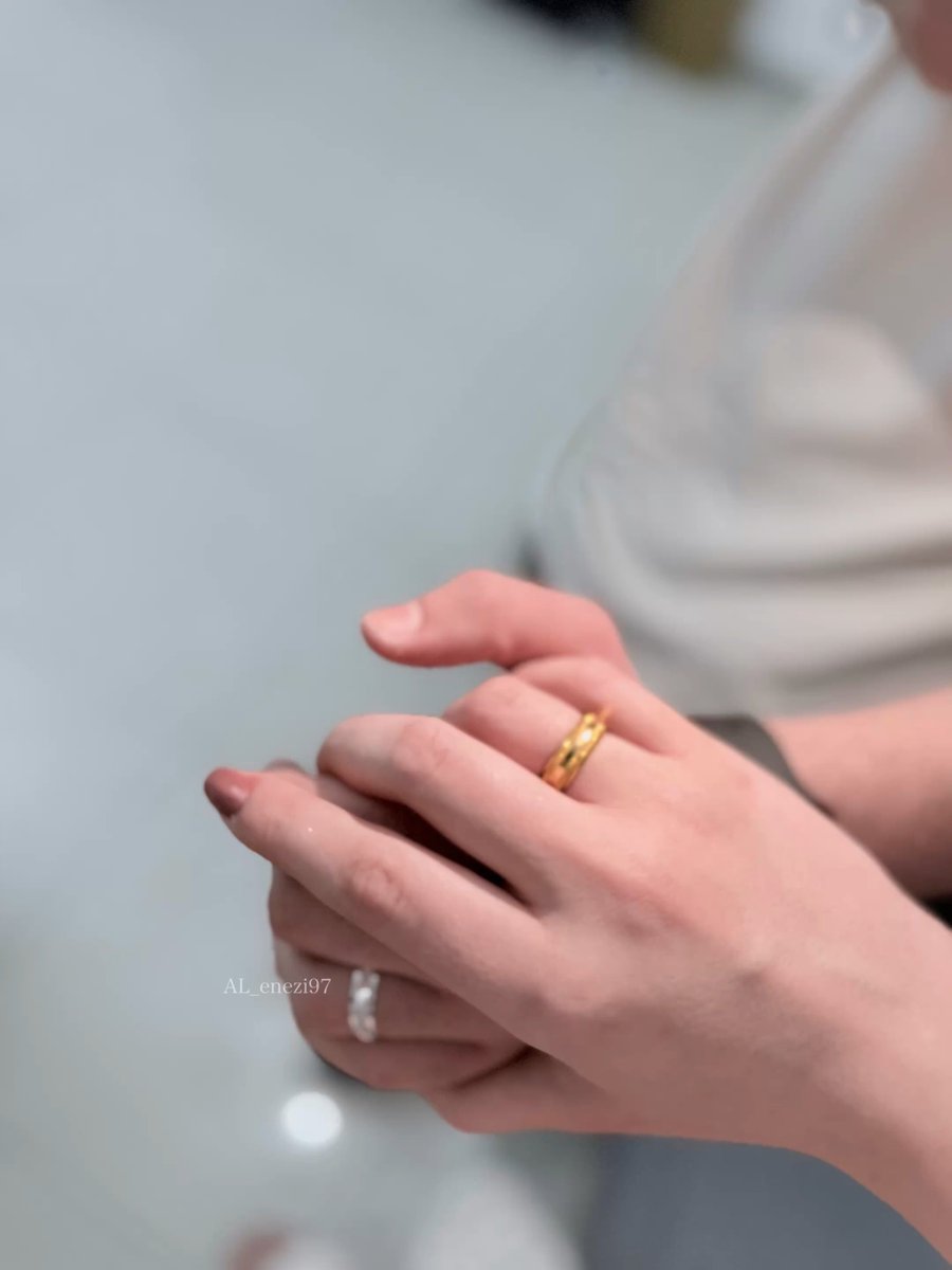 آخر قرار كنت متوقع اني أتخذه بحياتي..
لكن رحمة الله وسعة فضله جمعتني بمن اختارها الله رفيقة لي حتى يرث الله الأرض ومن عليها..

نستقبل كافة أنواع التباريك 💍♥️.