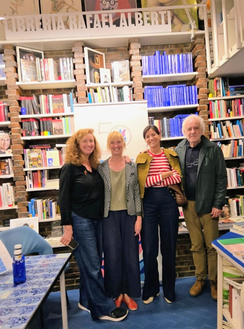 Pues 110 personas cupieron ayer en <a href="/LibreriaAlberti/">Librería Alberti</a> para ver nuestra conversación entre #RamonAndres y servidora en el ciclo que celebra los 50 años de la librería y <a href="/Acantilado1999/">Acantilado</a>