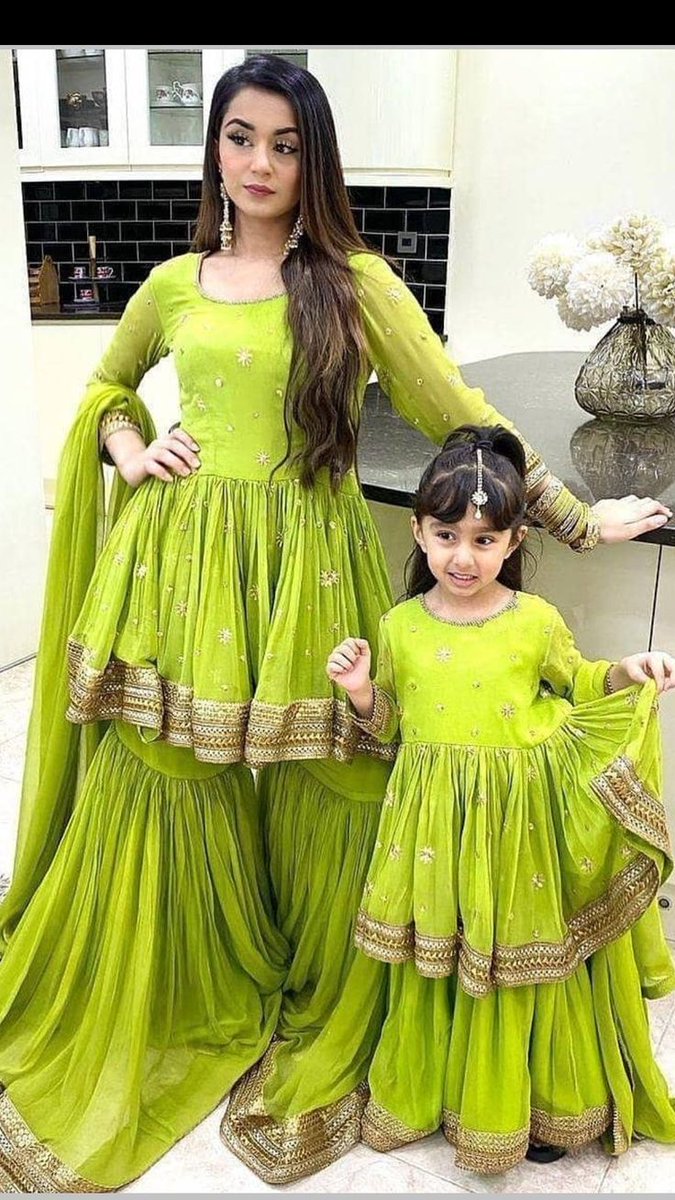 DailyInfotainm1's tweet image. Mother daughter matching Green dresses 

dailyinfotainment.com/2025/09/mother…

#motherdaughter #matchingshirts #duodress #dailyinfotainment  #lawndress #summerstyle #summer #neckstyle #sleevedesigns #DiorSS26 #LingOrmDiorAirportLook #LVSS26 #ParisFashionWeek #sstvi