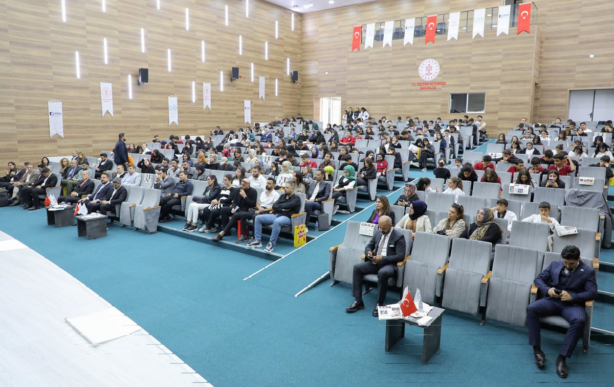 Yönetim Kurulu Başkanımız Necdet Takva; Van Girişimci Zirvesi'ne katıldı.

"Yerel Girişimlerin Şehir Kalkınmasındaki Rolü" üzerine bir konuşma yapan Başkanımız Necdet Takva; gençlerin girişimcilik sorularını cevapladı.

<a href="/NecdetTakva/">Necdet Takva</a>