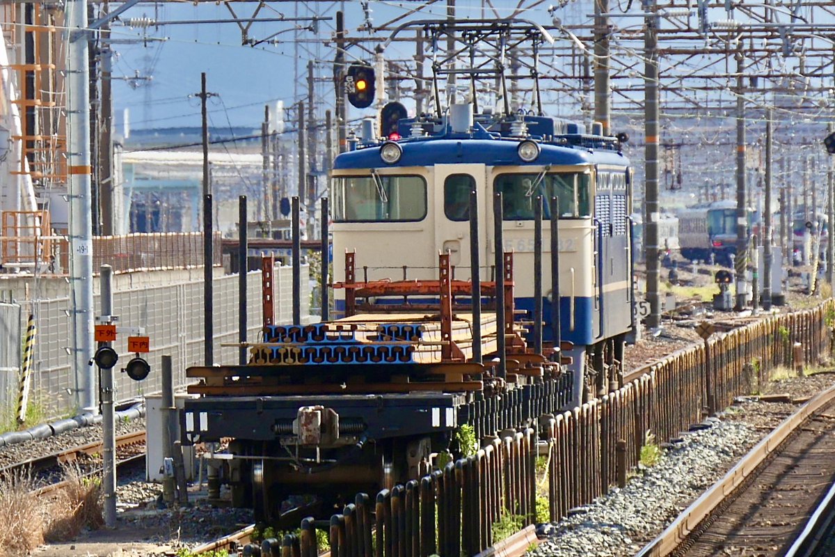 nagaryo1007's tweet image. #DD51  #EF65  #PF
2025.10.1  
単機回送  単9783 DD51-1183
梅小路配給　配7993レ
EF65-1132+チキ2B
仕事が早く終わったので山﨑でDD51 を撮り、
向日町でPFを撮って来ました。