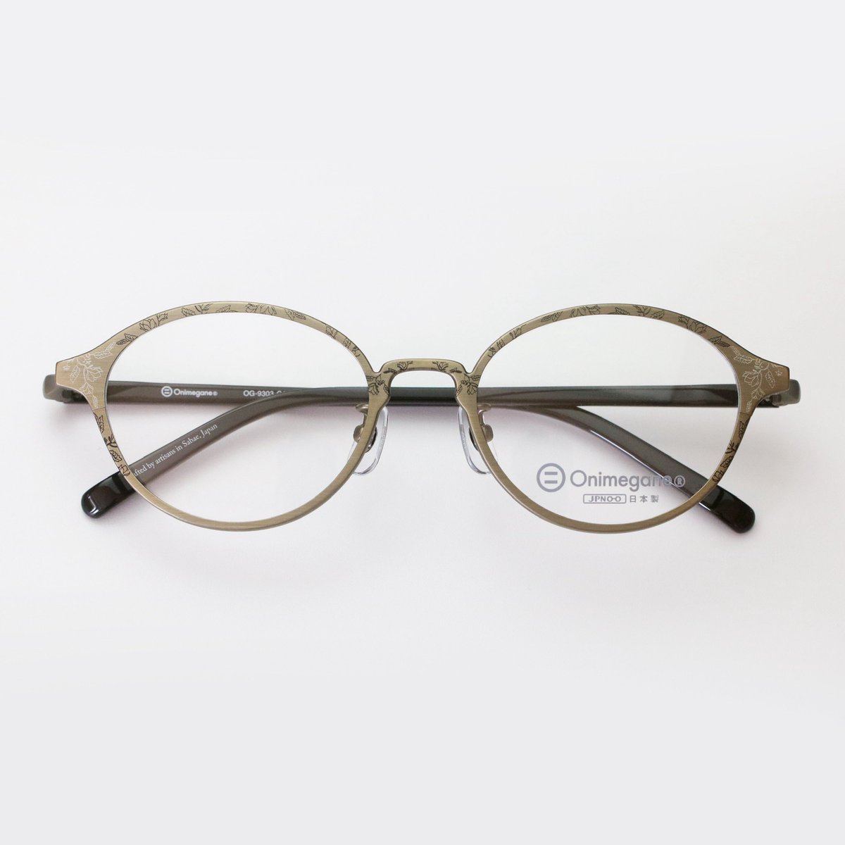 【 #最高のふつうめがね 新作紹介】

木蓮柄がリニューアル👓✨9303

クラシカルなボストン(Panto）型めがね。
フロントはチタン素材を使用し丈夫な作りに。テンプルはアセテート素材で優しい肌あたりとホールド感を両立しています。