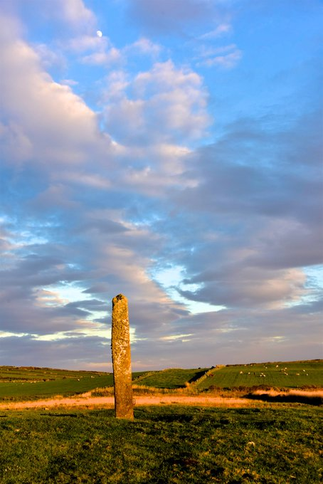 MayoNorth's tweet photo. Foghill standing stone is located on the northeast coast of County Mayo at Lackan Bay.
#NorthMayo #StandingStone
📷Paul Doran https://t.co/VyqvpQD9S9