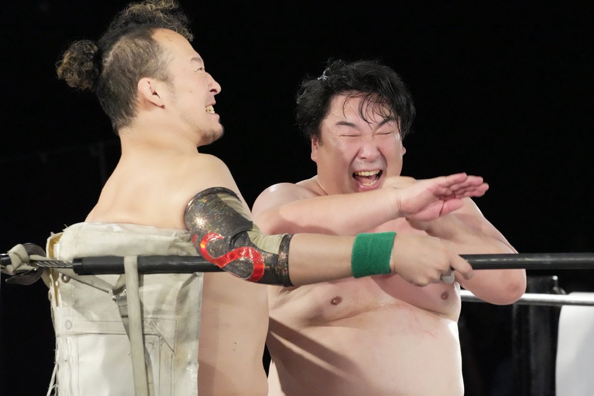 OPuS58KbytdxWoz's tweet photo. 西口プロレス
小橋太ったコールに熱くなった‼️
13年間の思いを込めてリングに立つ男の意地を見た✨✨
丸藤選手の渾身の一撃を真っ向から受けるプロレス魂が熱かった😭
https://t.co/wvkzWWcPvd.
#西口プロレス #noah_ghc
#小橋太っ太 @F_kobashi_sma
#ALIEE @noah_marufuji_
#秋山準 @jun0917start
#Max*@FortuneKK0327