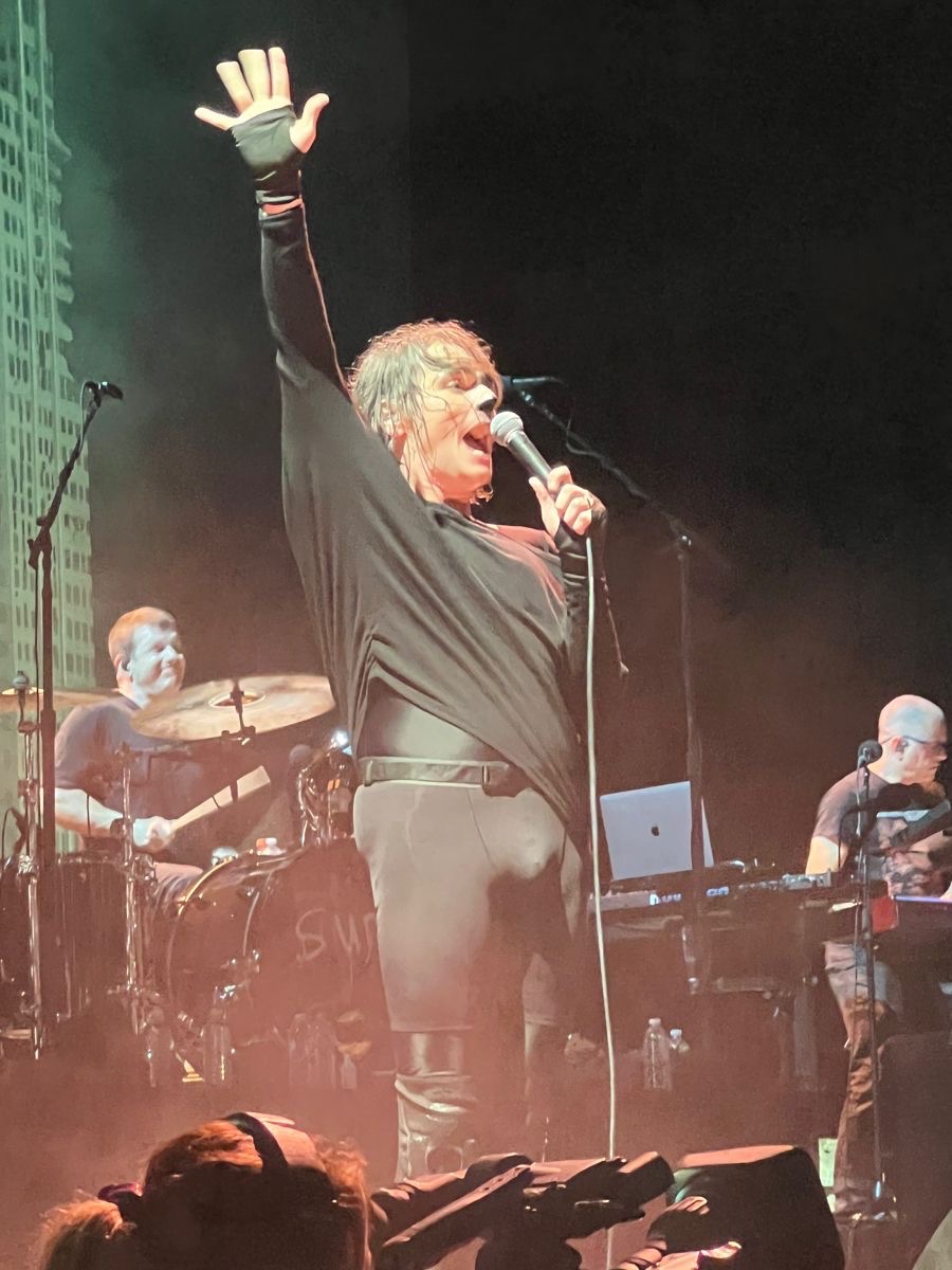 daily gerard thighs tweet media