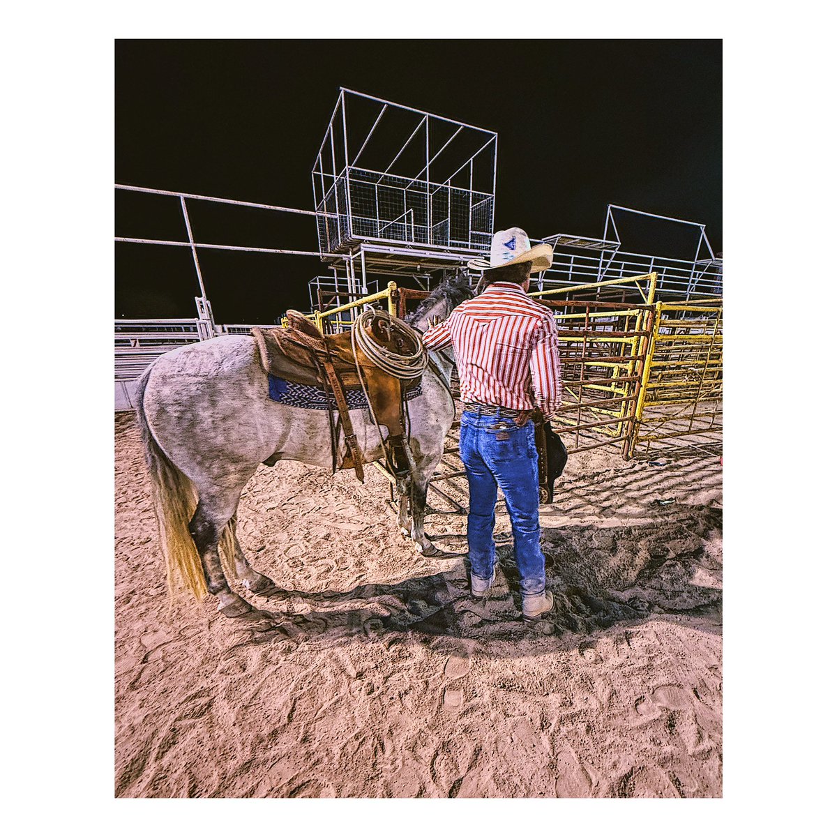 texasdamo's tweet photo. Making towns. Punching clowns. https://t.co/qGuRdcHp7p