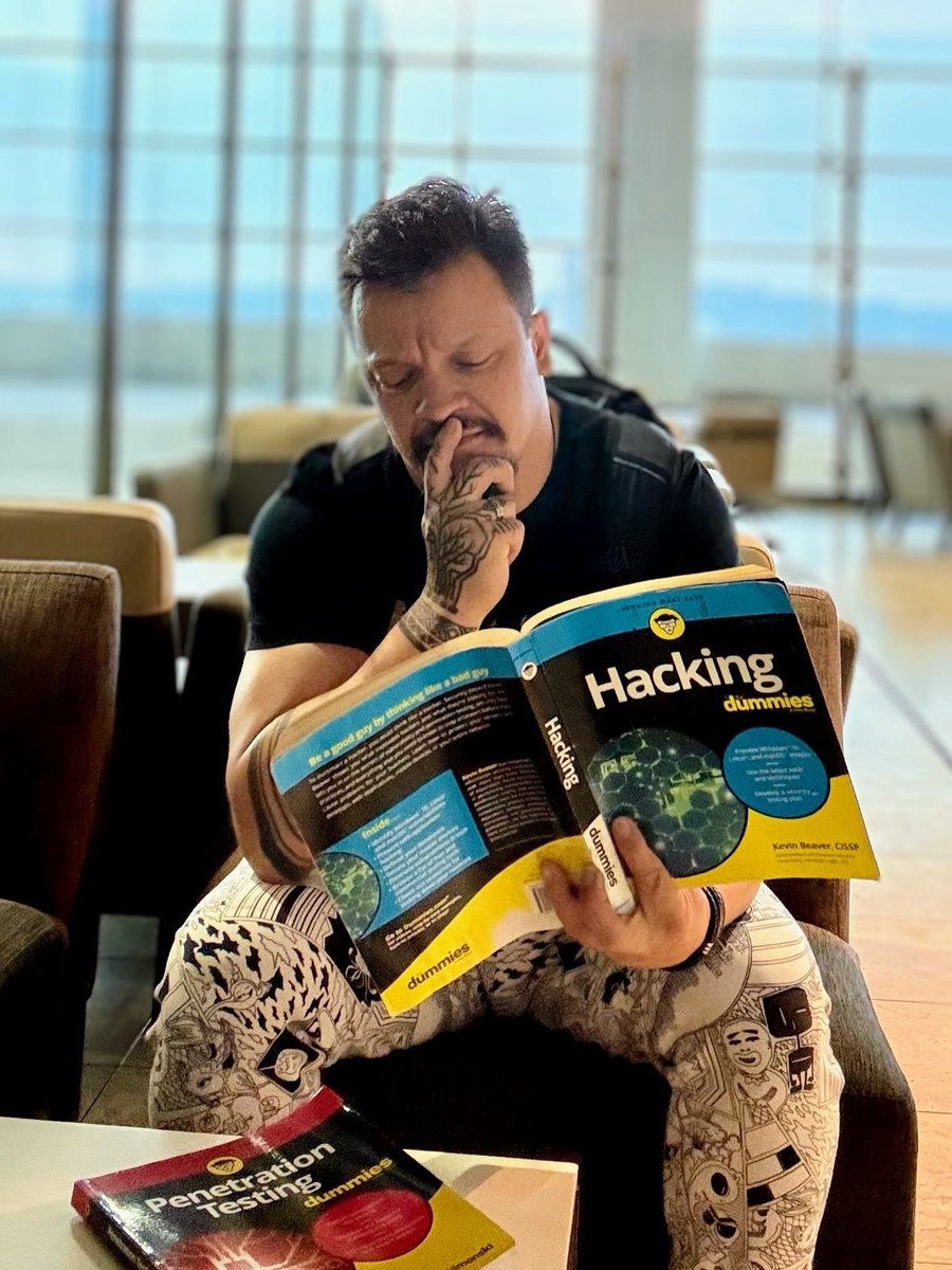 mcflyamorim's tweet image. @GoogleVRP invited me to an exclusive hacking event, #bugSWAT, in Mexico (on my way there now, doing some last minute reading to see if I can make it through 🤣). #PythianLife