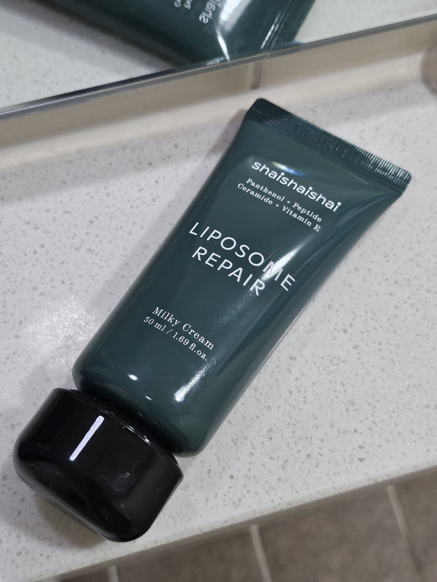 mdhhq1's tweet image. 진짜 내가 속건조의 악마다 싶으면 자기 전 루틴으로 추천드림
유분기 적은 장벽크림이라 리들샷 쓰고 이거 듬뿍 바르고 자는데 담날 피부 광명 찾음...