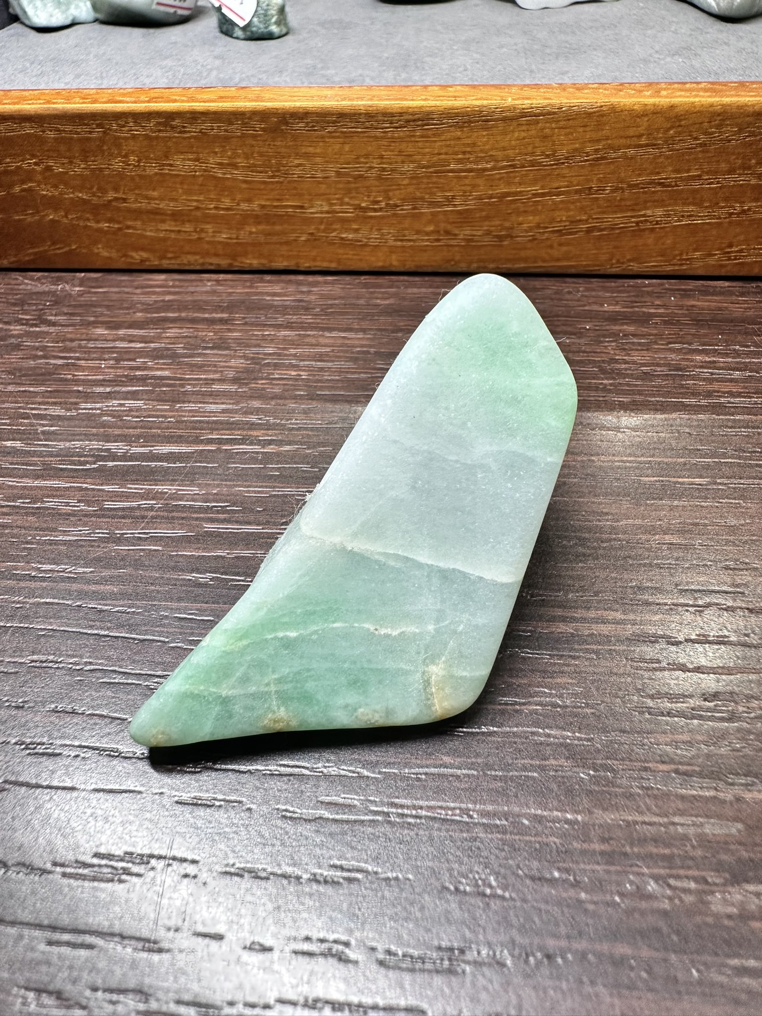 国産糸魚川翡翠阿弥陀仏座像刻石　国産ヒスイ　翡翠 国産糸魚川翡翠阿弥陀仏座像刻石国産ヒスイ翡翠