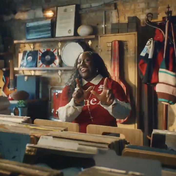 sarriessupport's tweet photo. 👀 Spotted in the new @Saracens “Original Club of North London” promo
Our SSA-sponsored stars @akinagondwe & @Louie_johnson10 ⚫️🔴
Big season ahead for these two 🖤❤️
Who else is buzzing to see them shine this year?!
#SarriesFamily | #NW4 https://t.co/PTGQd7pig0