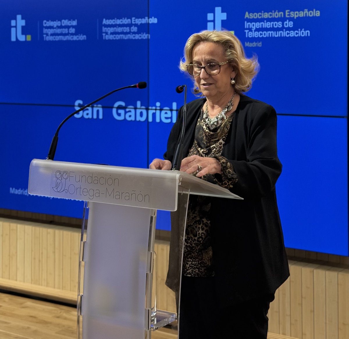 Celebramos #SanGabriel2025 junto con <a href="/COIT_AEIT/">COIT_AEIT</a> , homenajeando a 30 profesionales con +50 años de trayectoria, y entregamos los premios:

Trayectoria Profesional 2025: Felipe Romera
Ingeniero del Año: Paco Salcedo

Un día de orgullo para los ingenieros de telecomunicación. 🌐💡
