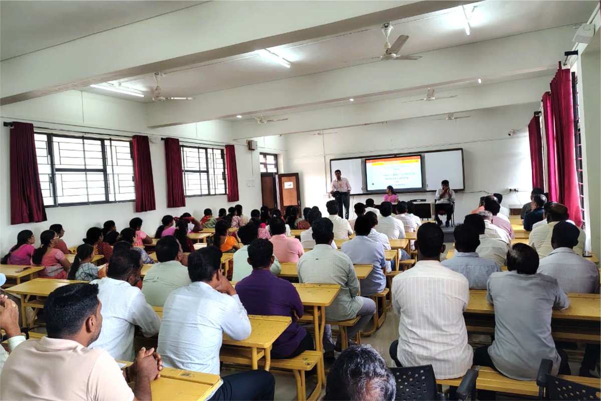 ritindia1983's tweet image. The First Year Diploma Parents-Teachers Meeting was a great success! We appreciated the opportunity to discuss students’ progress and future goals with our supportive parents. 💬🎓

#ParentsTeachersMeeting #StudentProgress #EducationMatters #FutureGoals #ParentEngagement