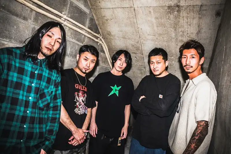 ▽ONLINE SHOP新入荷▽

■GOODFELLOWZ / STILL THE HOOD

新潟のハードコアシーンを守り続けるGOODFELLOWZのフルアルバムが本日発売！
相変わらずのヘヴィかつタフなNYHCスタイル、フィーチャリングも多数の間違いない集大成的1枚。

diskunion.net/punk/ct/news/a…