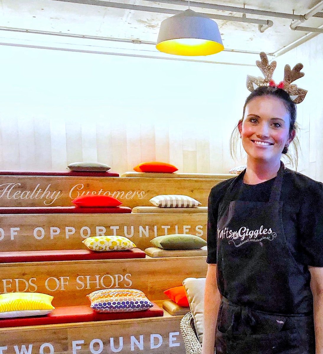 Huge thanks for all your Christmas Craft Party enquiries! We're working through them &amp; will be in touch soon. From macramé to wreaths, we can’t wait to get festive with you! ✨

craftsandgiggles.com 

#ChristmasCrafts #FestiveFun #WreathMaking #MacrameDecor #CraftParty