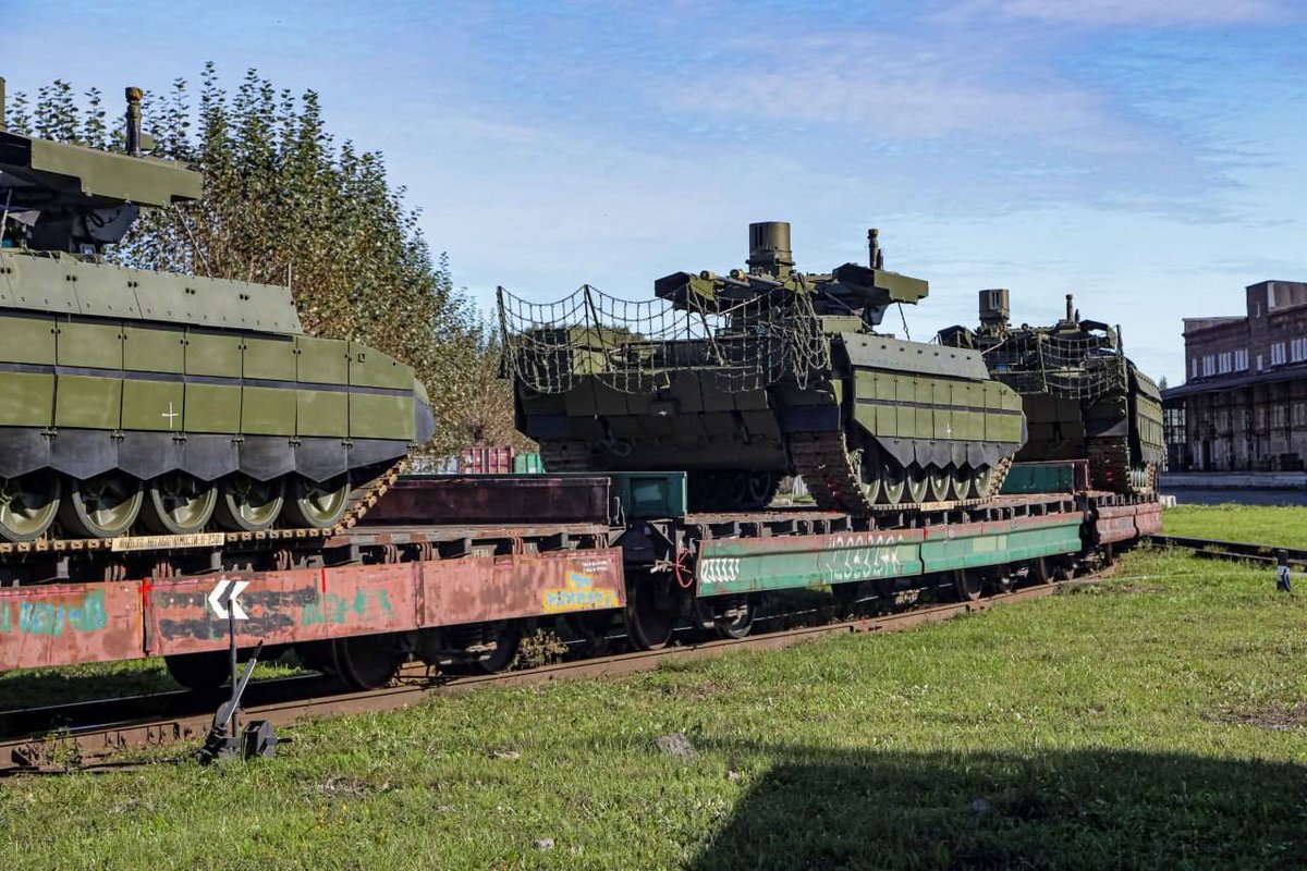 distant_earth83's tweet photo. Uralvagonzavod has delivered a batch of BMPT Terminators to the Russian troops. https://t.co/eSY4rYLfMi