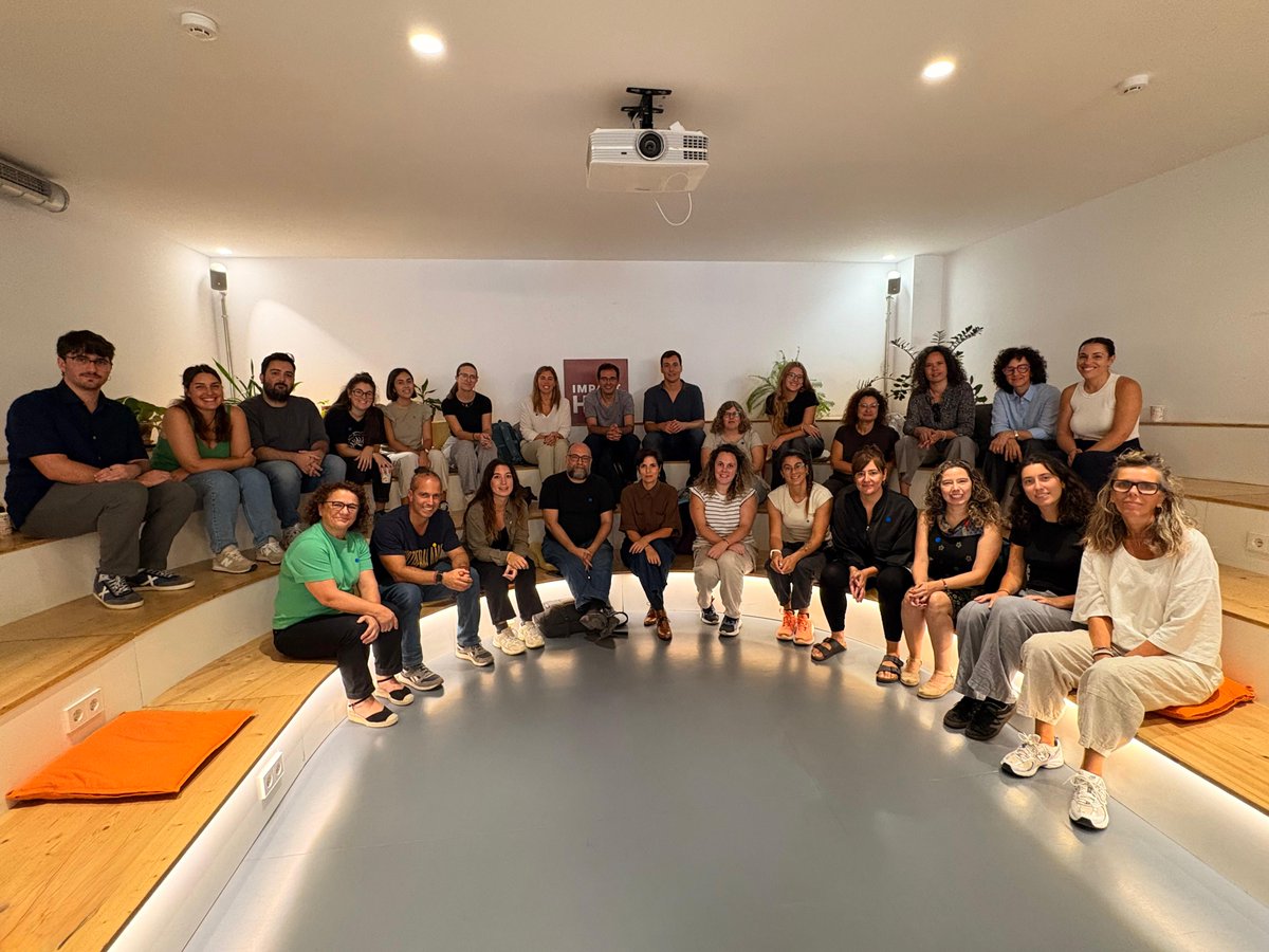 Avui el nostre equip d'Acció Social ha dut a terme una sessió de treball amb entitats socials a l' <a href="/ImpactHubBCN/">Impact Hub Barcelona</a>.

Hi han participat una vintena de professionals del sector social.

Enfortint les aliances i reforçant ponts per generar iniciatives d'impacte real.