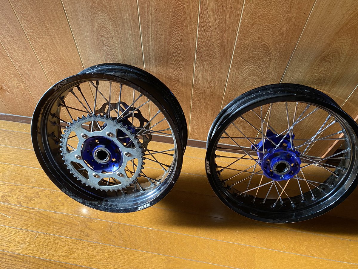 レーシング家計簿がオーバーレブなのでパーツ売ります。
KTM/ハスク　モタードホイール　9万円
F16.5/3.5
R17/5.0
リアはディスク、スプロケ付き