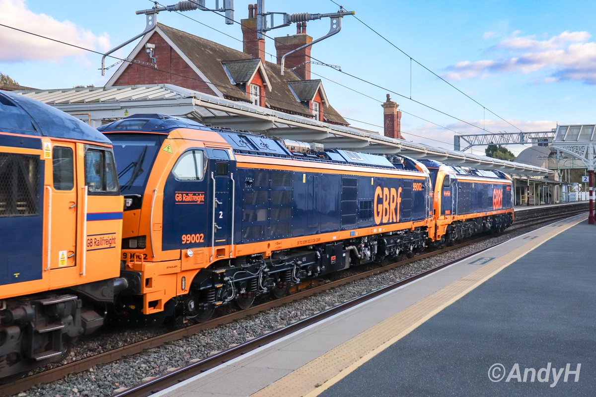 holtona72's tweet image. The second numbered #Class99 captured at Kettering yesterday evening on its way to Wellingborough yard prior to accompanying classmate 99001 to South Wales overnight. 69010 on the rear didn't feature in the night run. 0Q45 Leicester LIP to Wellingborough Up TC. #GBRF #MML 30/9/25