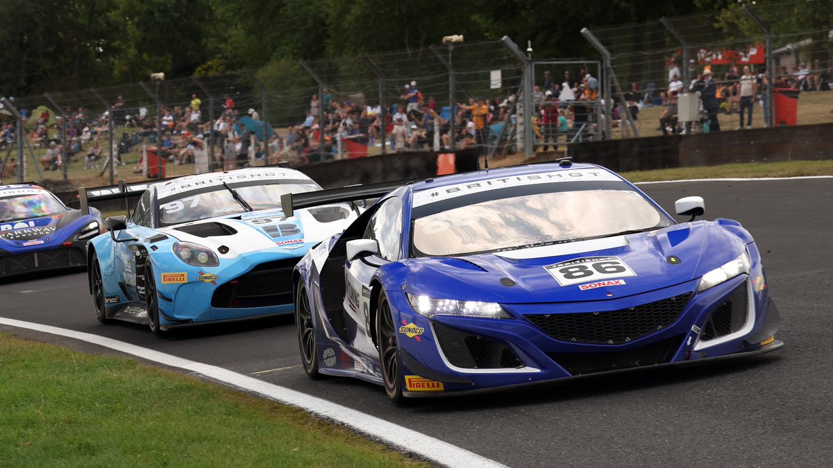 They’ve been locked together all year. But Beechdean’s Aston only needs to finish on Sunday for Andrew and Tom to wrap up the class title.

#BritishGT 👑 #DoningtonDecider