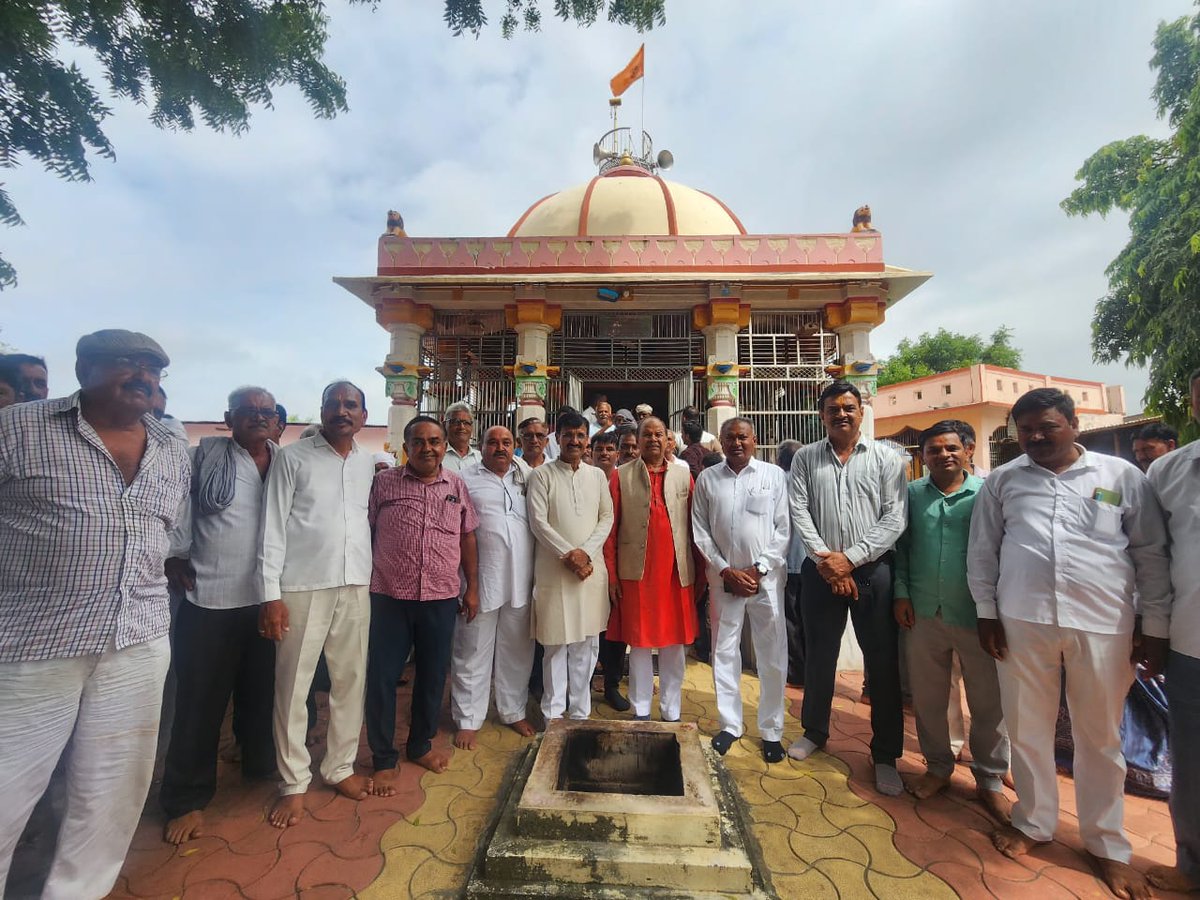 sardarchaudhri's tweet photo. ખેરાલુ વિધાનસભાના ખેરાલુ તાલુકાના ડભાડ ગામે ધરોઈ પાઇપલાઇન યોજના અંતર્ગત તળાવ નવા નીરથી છલકાયું. 🌊✨

ગામજનો મોટી સંખ્યામાં ઉપસ્થિત રહી આ ઐતિહાસિક ક્ષણના વધામણા કર્યા અને આનંદ વ્યક્ત કર્યો. નવા નીરથી ગામમાં ખુશહાલી અને સમૃદ્ધિનો સંદેશ પ્રસરી રહ્યો છે. 🌱🙏 https://t.co/PKM6YW1Jpb