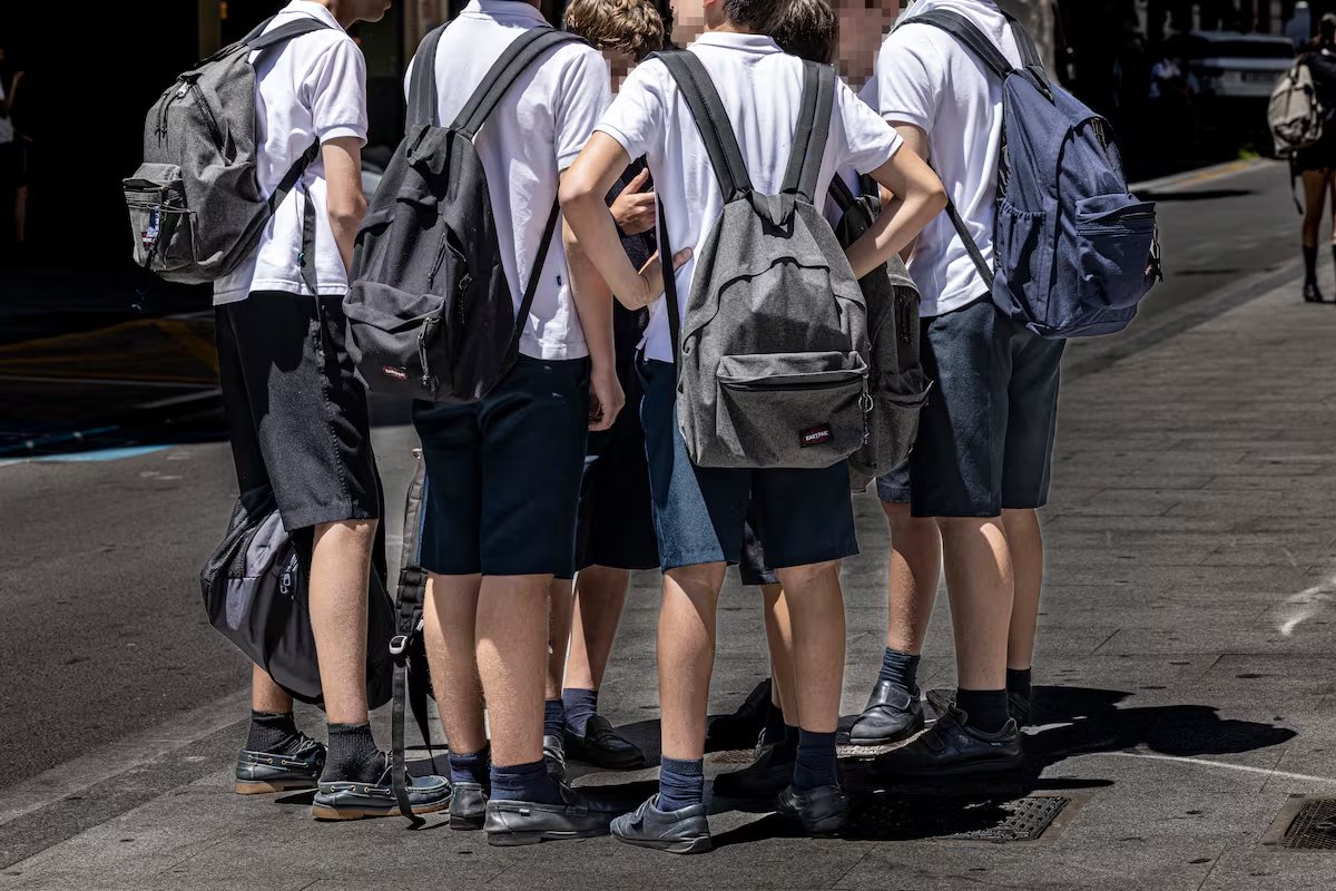❗ Para matricular a un niño, la mayoría de colegios concertados en España cobran una cuota base, la cual, en algunos casos, puede llegar a los 11.000 euros anuales. (...) basándose en una muestra de 338 colegios seleccionados al azar en ocho comunidades autónomas, estima que