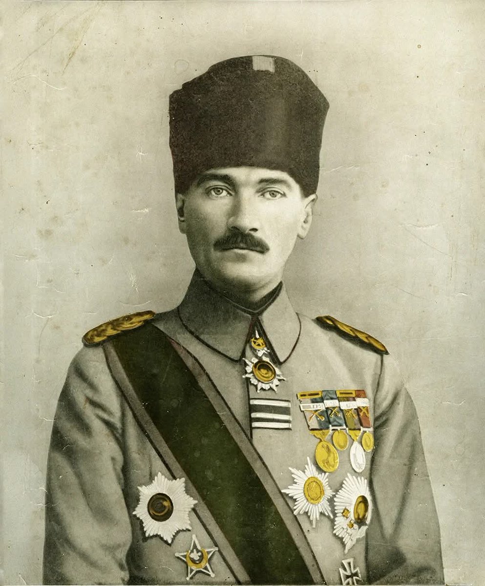 Atatürk ömründe tek bir soruya cevap veremedi
Soru şuydu ;
Mustafa Kemal, Mersin  gezisindeyken şehirde gördüğü büyük binaları sormuş.
- bu köşk kimin?
- Kirkor'un
- Ya şu koca bina kimin?
-Yargo'nun

- Ya şu?
- Solomon'un

Atatürk Sinirlenerek sormuş.

' Onlar bu binaları
