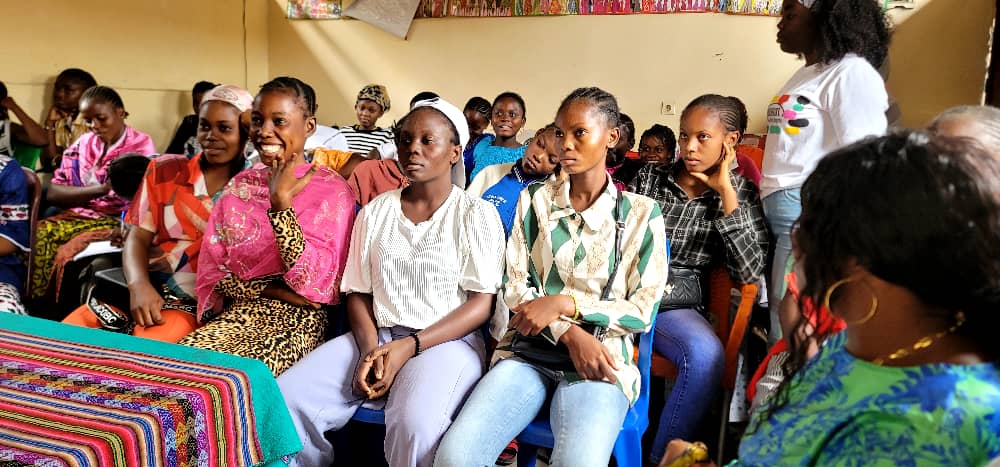 tunawezacongo's tweet photo. 🎯 Dans le cadre du projet #MonDroitMaSanté, SJS a sensibilisé 50 jeunes filles (20–24 ans) à MASINA ce 30/09, autour du droit à l’avortement selon le #MaputoProtocole et de la santé sexuelle et reproductive. Objectif : réduire les avortements clandestins. #28Septembre #DSSR #Pourquelechoixdelajeunessecompte