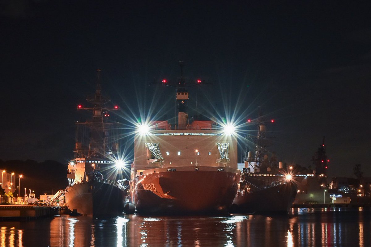 横須賀の夜🌃
オーストラリア海軍とのコラボも
#横須賀
#軍港
#海上自衛隊
#オーストラリア海軍