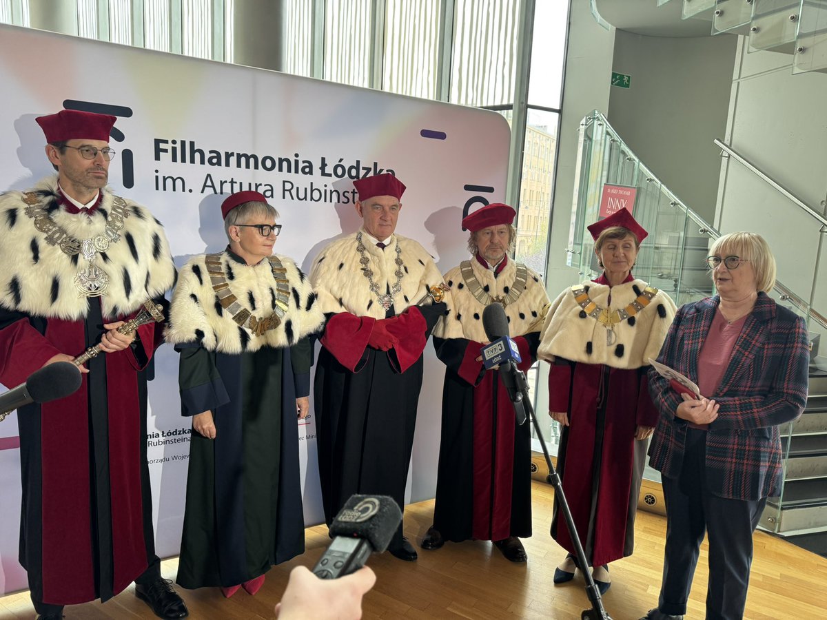 unilodz's tweet photo. Uroczystą inaugurację roku akademickiego poprzedził briefing prasowy rektorów zrzeszonych w Łódzkim Partnerstwie Akademickim. Rektor #UniLodz prof. Rafał Matera podkreślał, że rektor musi być optymistą i że każda złotówka wydana na naukę przynosi wymierne korzyści społeczne. https://t.co/4YK2fkGR3s