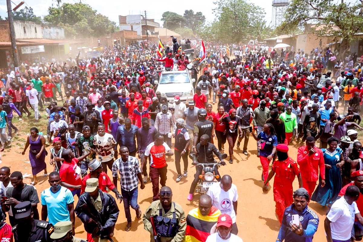 KlaUpdates's tweet image. President BOBI WINE has been warmly welcomed by his supporters  in Kaliro. #KlaUpdates