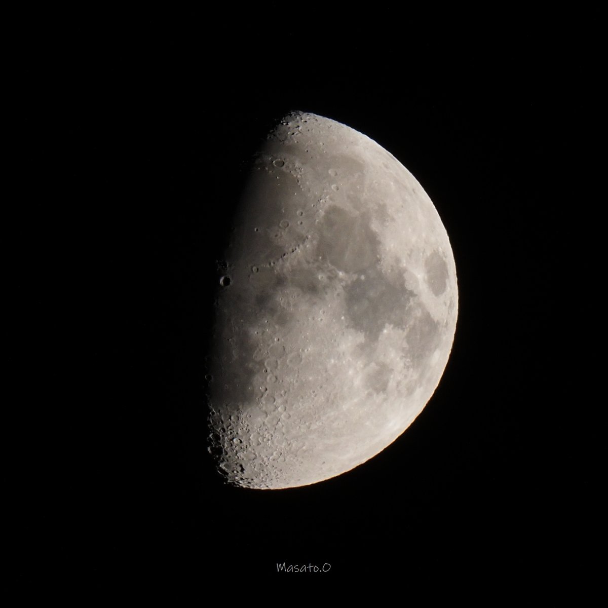 Otch0627's tweet photo. Oct 1,2025  18:39
#olympus #omd #オリンパス部 #オリンパス倶楽部 #em1mk3 #omdem1mark3 #lumix #lumix100400 #lumix100400mm #月 #moon #satellite #leicadgvarioelmar100_400 #lunar #moonphoto #moonphotography #moonphotography🌙 #moonlovers #moonphotographer https://t.co/UcDDDe4hlY
