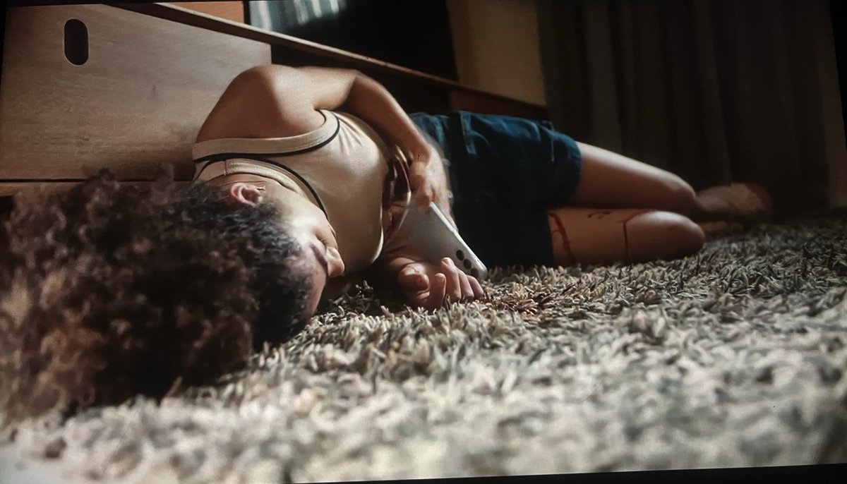 Ana Clara assim: Alexa, ligar para o Samu e aí começa a toca Mc Carol 

CINEMA 

#ValeTudo