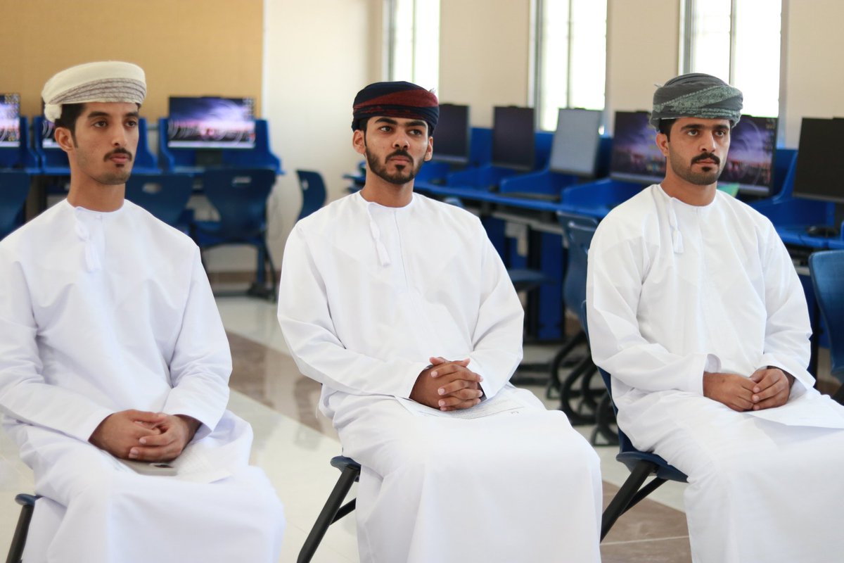 EduGovSsq5201's tweet photo. نفذ أخصائي تقويم مادة كيمياء أول الأستاذ عامر الهاشمي حلقة نقاشية مع معلمي العلوم بالمدرسة حول مستجدات وثيقة التقويم التربوي الخاصة بمواد العلوم من (٩_١٢) وتم خلالها التعرف على أدوات التقويم وآلية تنفيذها . https://t.co/QGCmgAbSAS