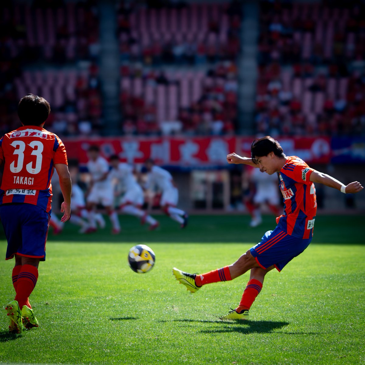 yt_tapestry's tweet image. 陽光に染まる、決意の一蹴
#橋本健人 #高木善朗