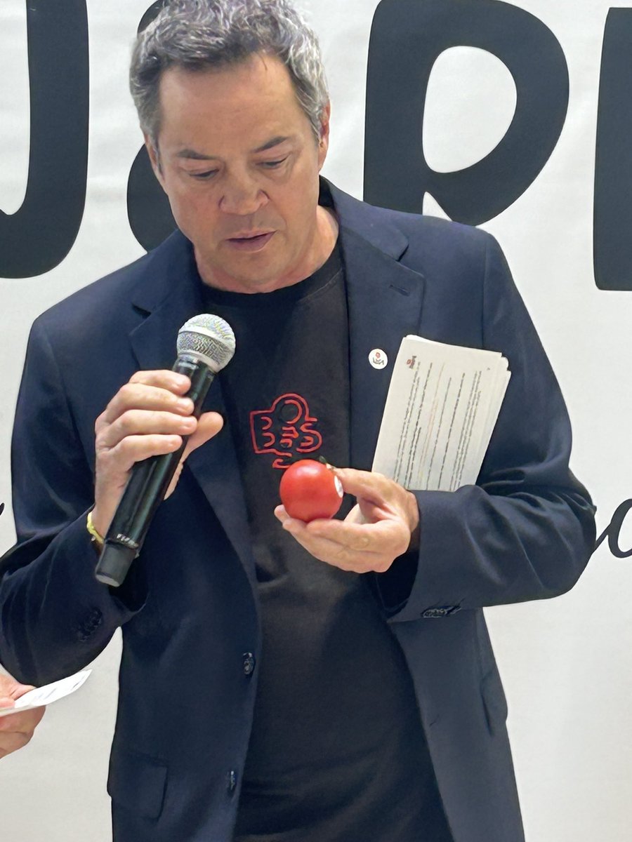 RevistaMercados's tweet image. #Japi un tomate que te hace sonreír nos dicen @HermanosTorres  @SakataIberica #fruitattraction