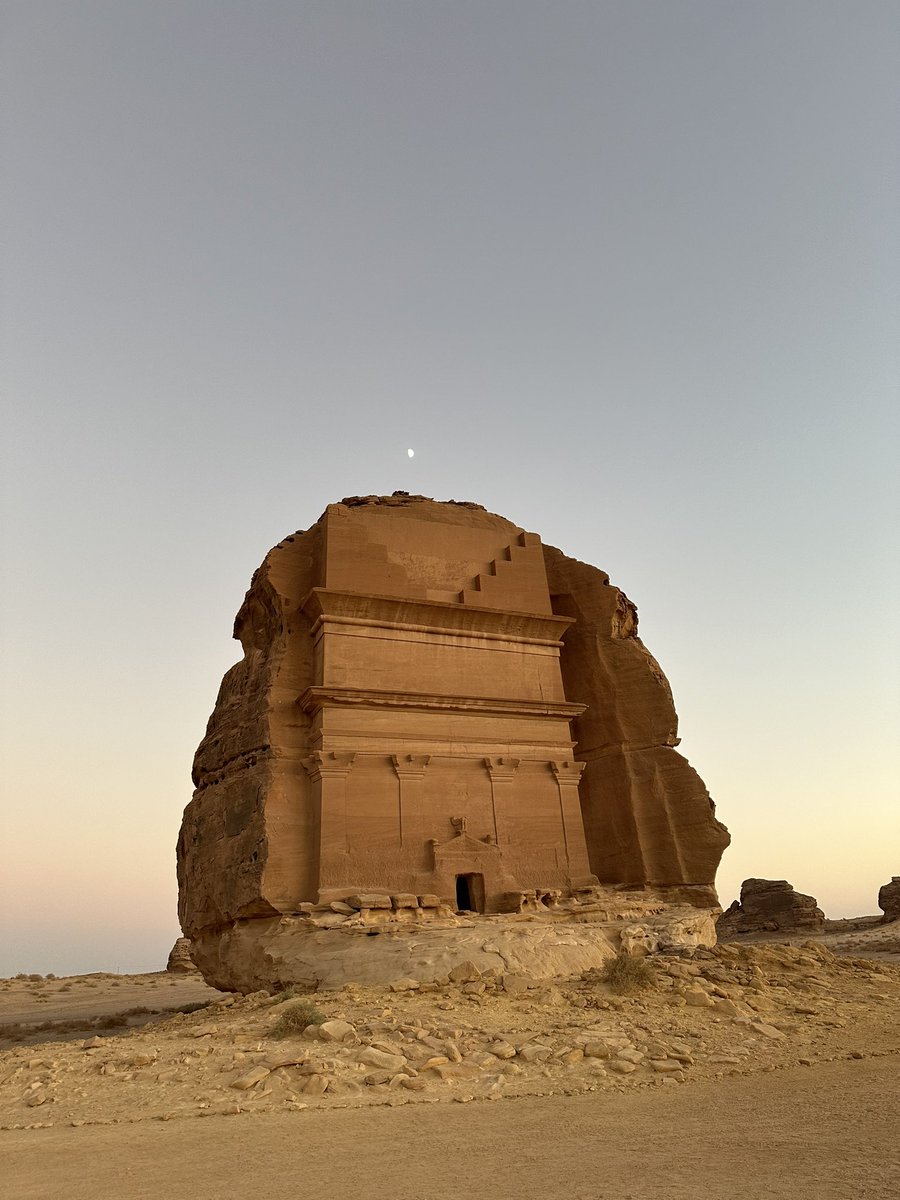 NEHAD___M's tweet image. العلا الجميلة ! المملكة العربية السعودية تزخر بثروات طبيعية و اثرية هائلة. اول زيارتي للعلا كانت في ٢٠١٧. بعد ٨ سنوات ، المكان لا زال يسحرني مثل اليوم الاول. سعيد ان تكون 🇫🇷شريكة 🇸🇦 في هذا المشروع الرائع. 
#السعودية_الجميلة 
#العلا.