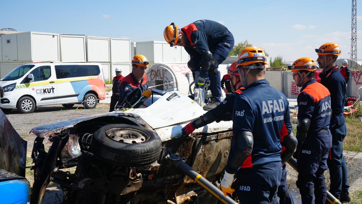 📍Afyonkarahisar 
📌 Bölge Düzeyi Deprem Tatbikatı 

Afet yönetimi topyekûn bir mücadele gerektiren; bireysel, kurumsal ve toplumsal açıdan herkesin görev ve sorumluluk taşıdığı bir süreçtir.

AFAD olarak, bu gerçeklikten hareketle, bütünleşik afet yönetimi anlayışı