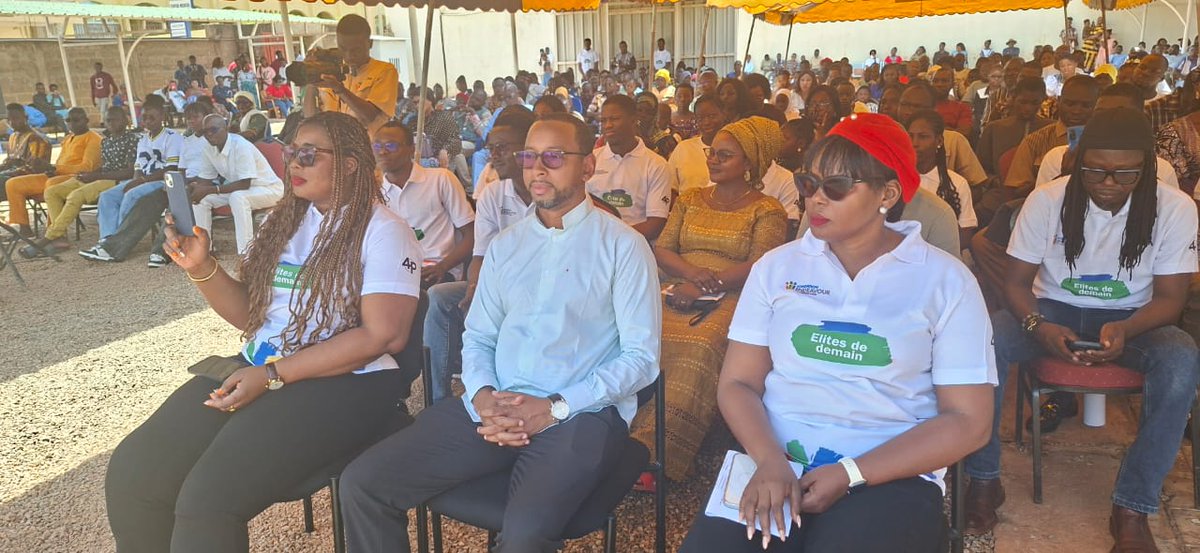 Rentrée solidaire: La Fondation <a href="/EndeavourMining/">Endeavour Mining</a> offre des tablettes et ordinateurs aux enfants du personnel qui ont réussi à leur CEPE, BEPC et BAC. 
Objectif: encourager les bénéficiaires à redoubler d'effort pour plus d'excellence scolaire.
#Mine #Education #Lwili #TL226