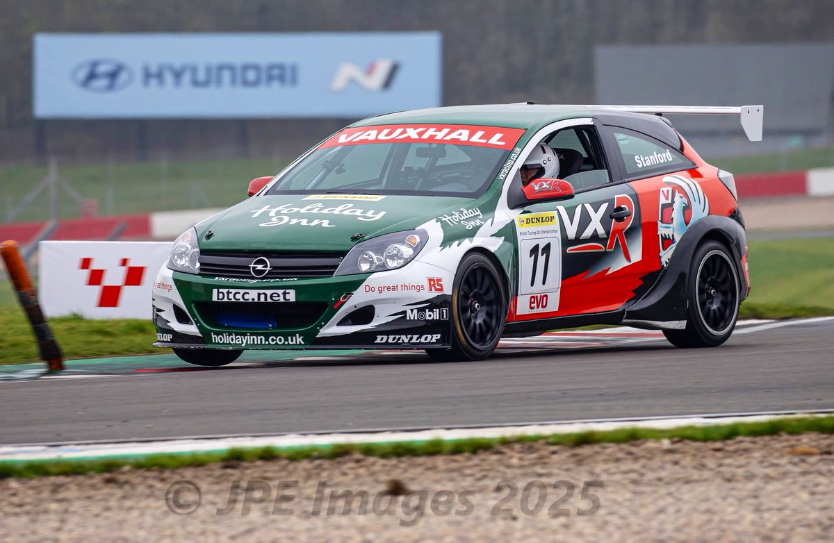 📢 Attention Paddock: Super Tourers at Silverstone 🌟 

Rick Kerry &amp; Roger Stanford will also be on the grid, racing their ex BTCC Peugeot 406 Coupe (2001) &amp; Vauxhall Astra (2005) 🏁

🧵 Thread 2/2 

#BTCC | #SuperTouring | #Silverstone

(📸©️ JPE Images)