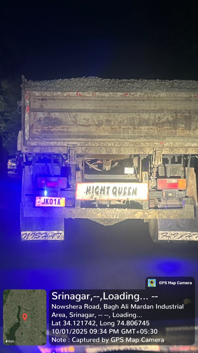 MuminWani3's tweet image. This truck just cleared checkpoint near mill stop .The number has been hidden intentionally 
@vishesh_jk who will be responsible if god forbid this truck is involved in any accident?
@SSPTFCSGR somebody has to address this burning issue.