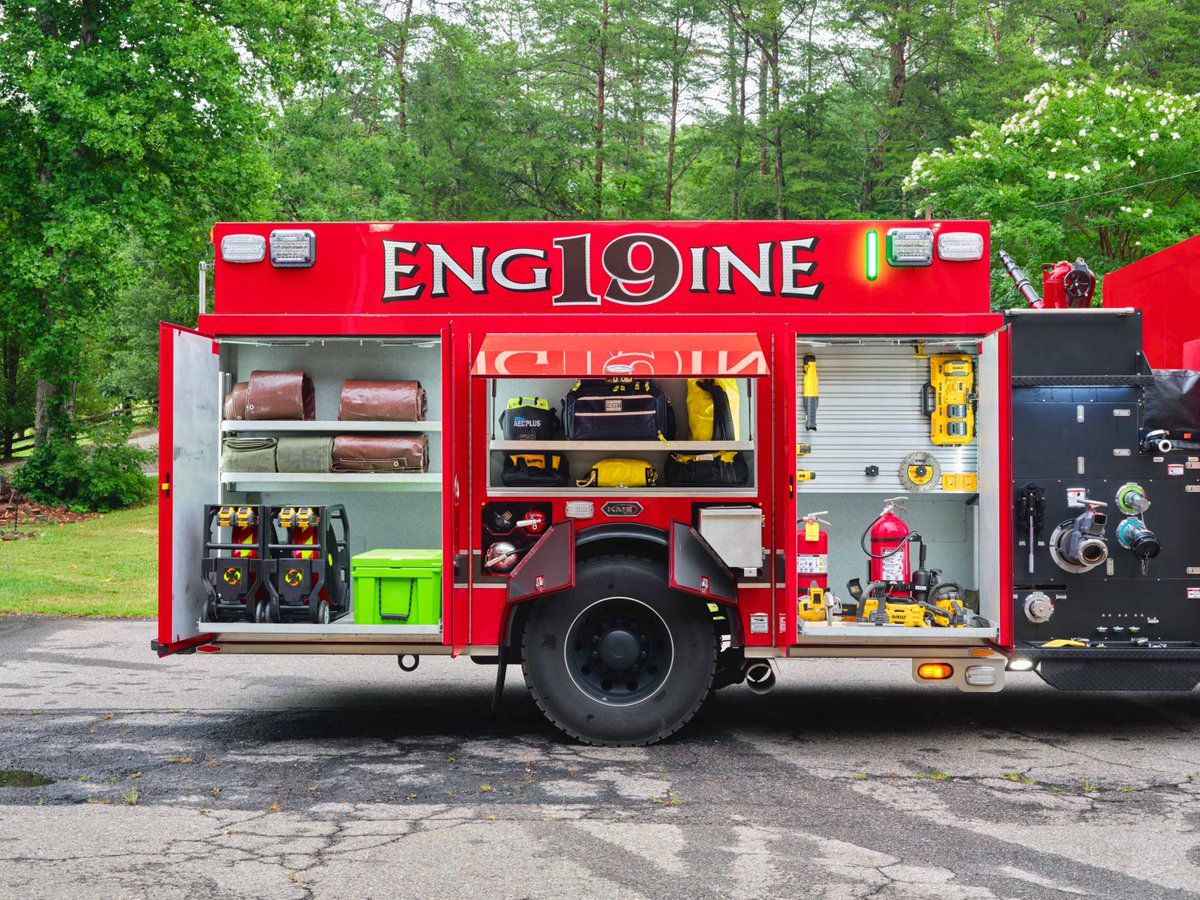 We're kicking off October with this KME Custom Pumper for French Broad Volunteer Fire and Rescue. Top features include:
✅KME Custom FC-94 MFD Chassis
✅Cummins L9 450 HP engine
✅Waterous CSU 2,000 GPM pump 
✅1,000 gallon tank
#KMEfire #firetruck #firefighter #truckofthemonth
