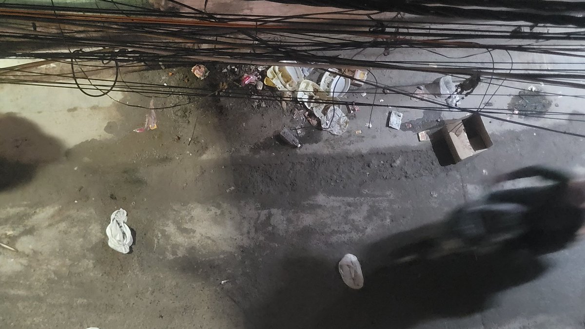 niksykumar08's tweet photo. @AamAadmiParty @MCD_Delhi @SDMC_Official #mehrauli. What are you guys doing when these shopkeepers throwing garbage at roads. No penalty, no one taking complaints neither anyone coming to clean it. How can people leave like this it better to die than dieing everyday. #dosomething https://t.co/yzYgQxu4U7