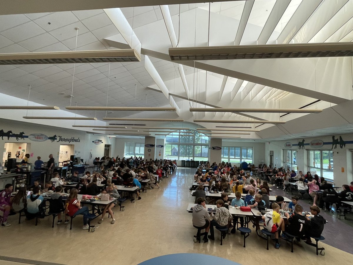 TwenhofelMS's tweet photo. Love these kids. Talked to them on announcements about how they just come in and meet expectations day in and day out. And here we have 100% of kids doing exactly what is asked of them during lunch. #bestkidsever https://t.co/whmfhigfBb