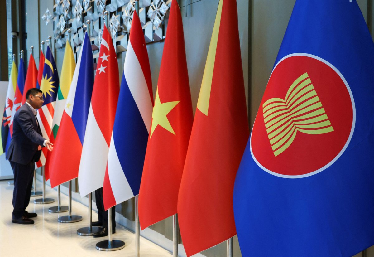 cesran's tweet image. 🌏 Can ASEAN stand alone?
New CESRAN op-ed explores how the bloc can pursue strategic autonomy in an era of U.S.-China rivalry.
👉 Read the full article here: cesran.org/can-asean-stan…

#ASEAN #Geopolitics #GlobalTrends #globalorder