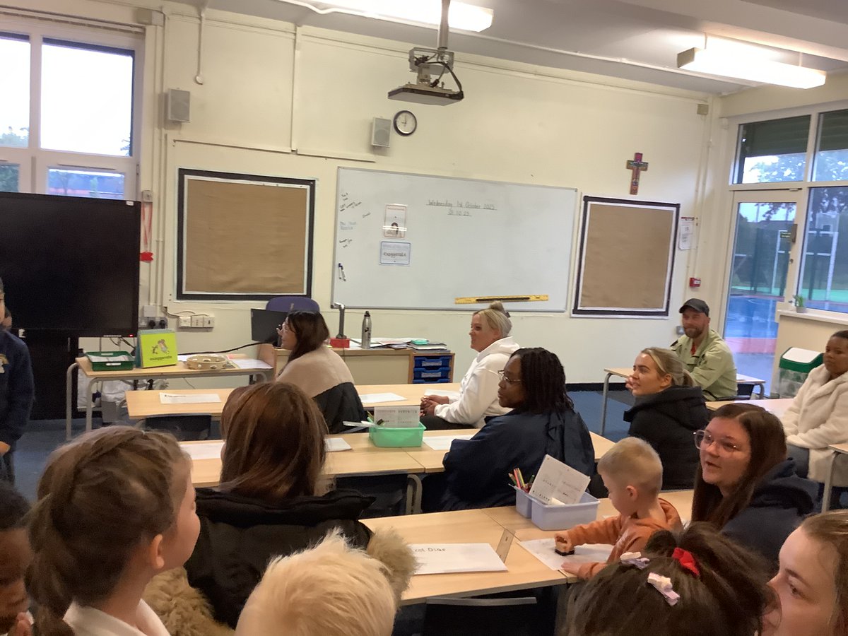 Year 1 welcomed their parents into class today for Welcome Wednesday. They watched a phonics lesson and completed a workshop with Miss King afterwards. We thank them for their continued support!