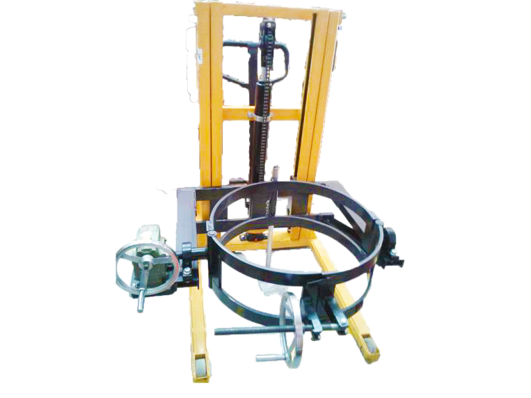 IHSCOMPANY1's tweet photo. ¡Control total de tambos! 🥁 El elevador y volteador hidráulico VI35 de Trans-Pallet (con IHS) maneja hasta 350 Kg y eleva casi 2 metros, ¡todo manual! Control preciso para tu seguridad. #IHS #VI35 #VolteadorHidraulico #Logistica https://t.co/NNrsdm2qwy