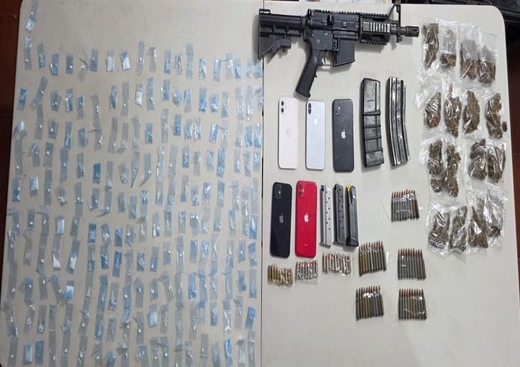 #SociedadAcapulco 
Marina asegura presunta droga, armas y detiene a cuatro personas en operativo interinstitucional en #Acapulco

facebook.com/share/p/1Cf6Np…