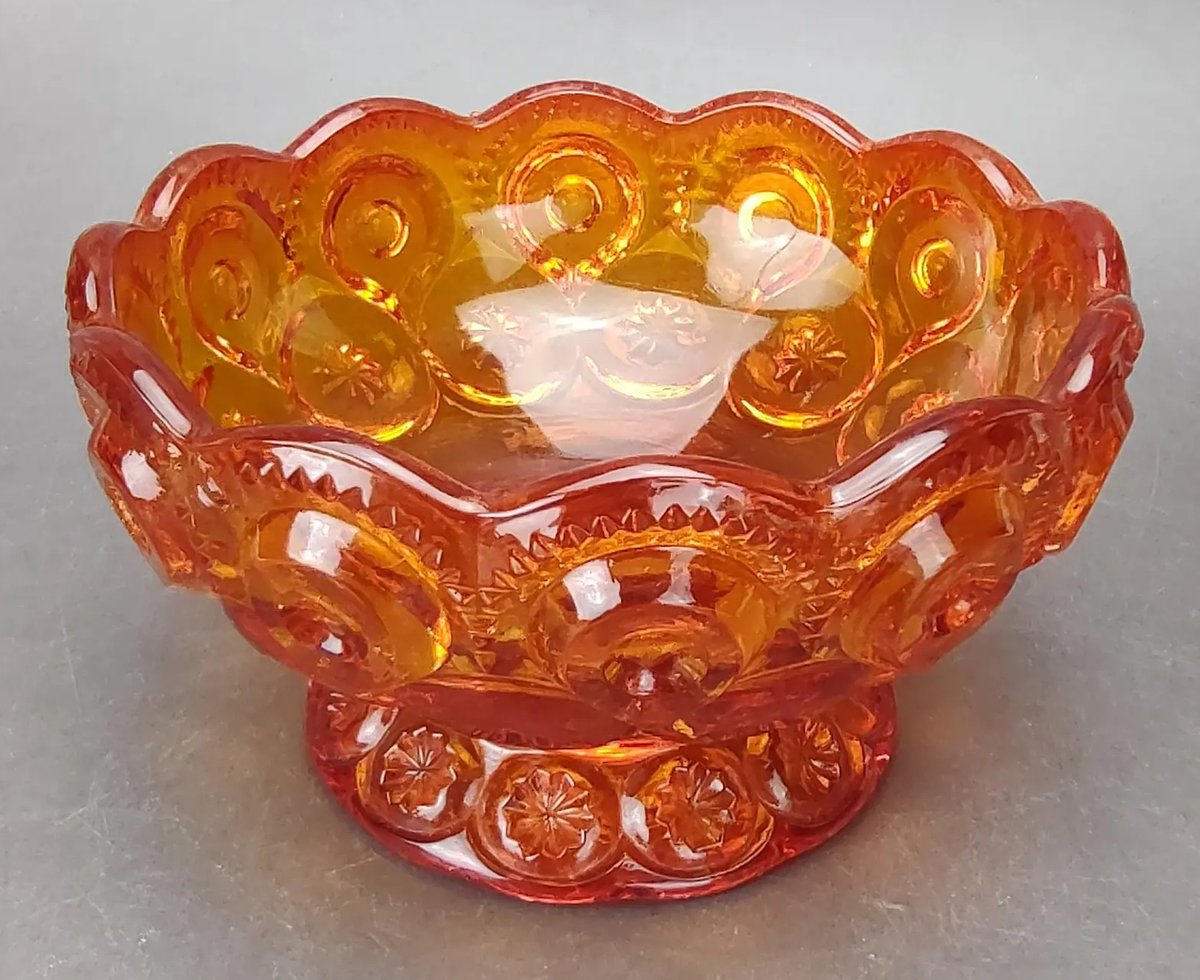 GrandesVtgShop's tweet photo. LE Smith Amberina Moon And Stars Footed Candy Dish, Scalloped Rim, Vintage Yellow Red Orange Art Glass https://t.co/d9T34fgjfU #MoonAndStars #LESmith #Amberina #GiftForHer @Etsy #FallDecor https://t.co/nZMcJtGp0k
