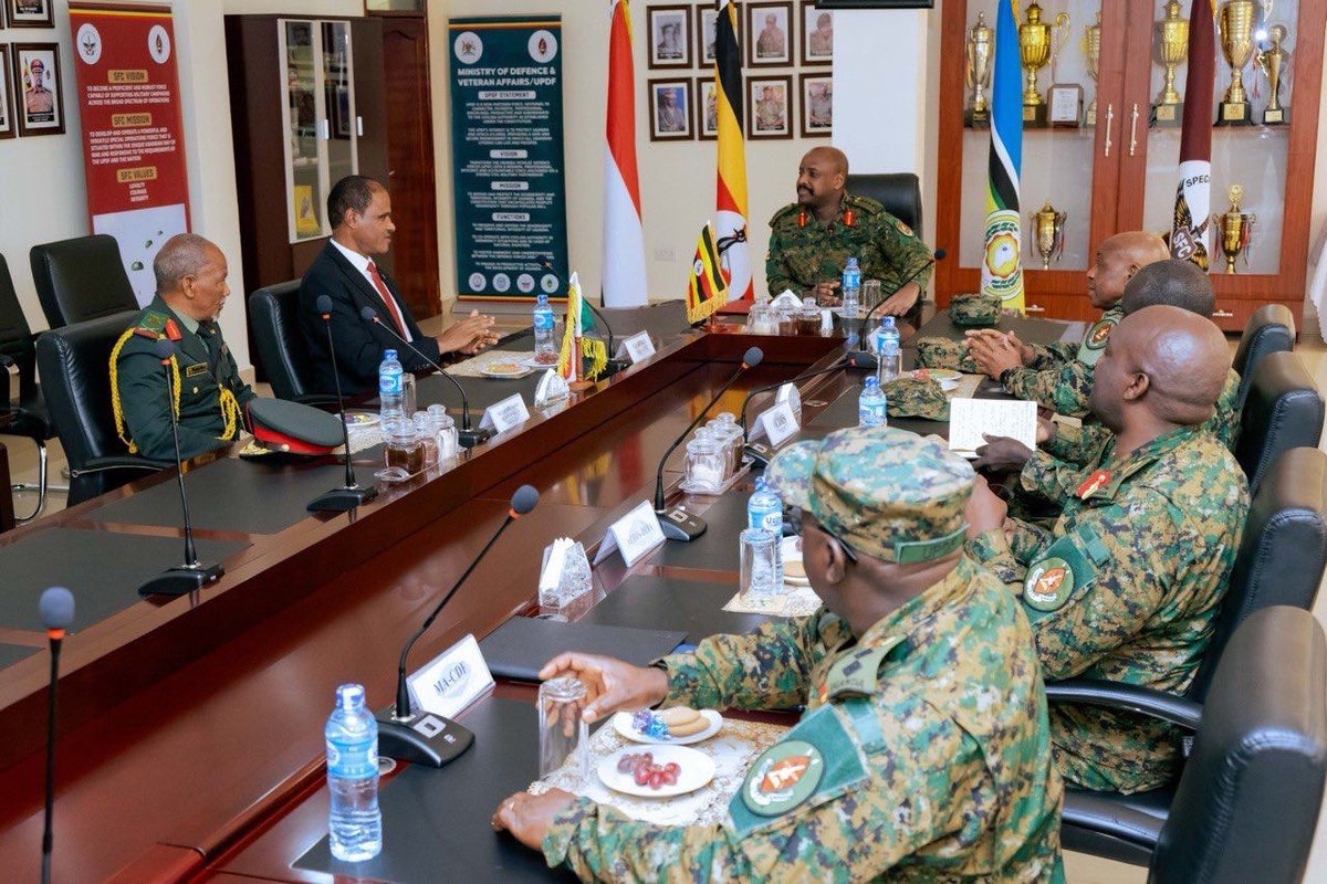 akwesiga23's tweet photo. The Chief of Defence Forces (CDF), Gen Muhoozi Kainerugaba, @mkainerugaba this morning met with Sudan’s Ambassador to Uganda, His Excellency Ahmed Ibrahim Ahmed, the Ambassador of the Republic of Sudan to Uganda at the Special Forces Command headquarters in Entebbe.
#PLUUpdates https://t.co/8QOMLXTJkk