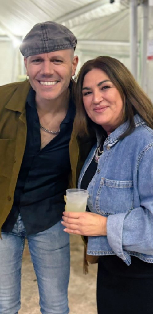 Además de haber sido una grata sorpresa conocerla en persona, también aguantó hasta el final de la actuación. Un diez. <a href="/NikSamotracia/">Niké de Samotracia</a>